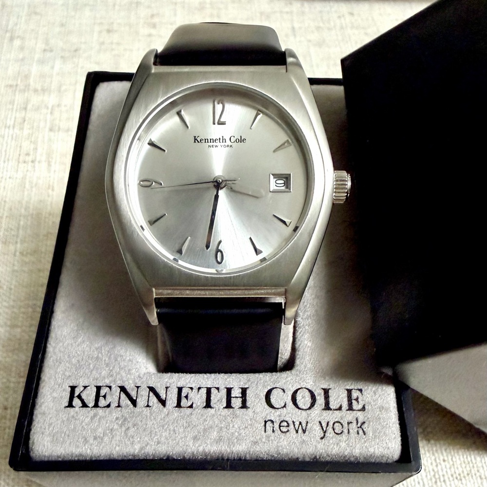 Kenneth Cole Silver Dial Black Leather Strap Men's Watch with Date *NEW IN BOX*